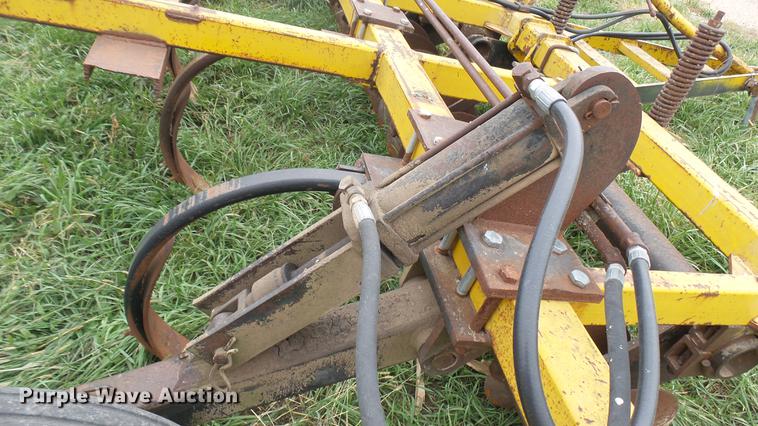 image for item DV9192 Landoll Soilmaster chisel plow