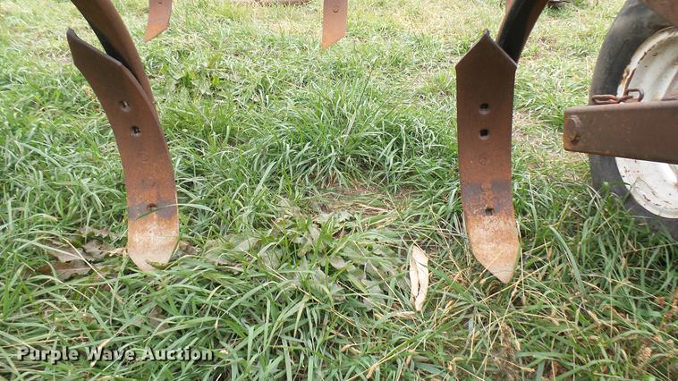 image for item DV9192 Landoll Soilmaster chisel plow