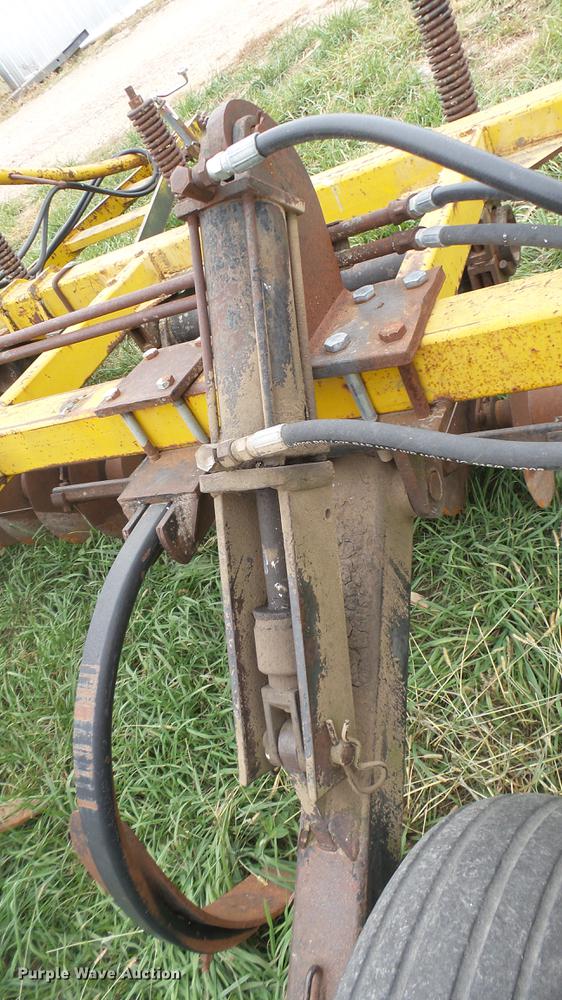 image for item DV9192 Landoll Soilmaster chisel plow