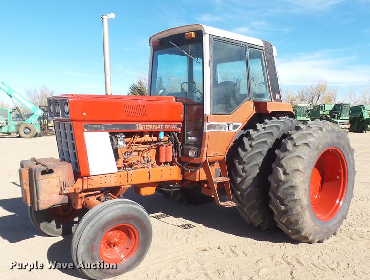image for item DX9793 International 1086 tractor