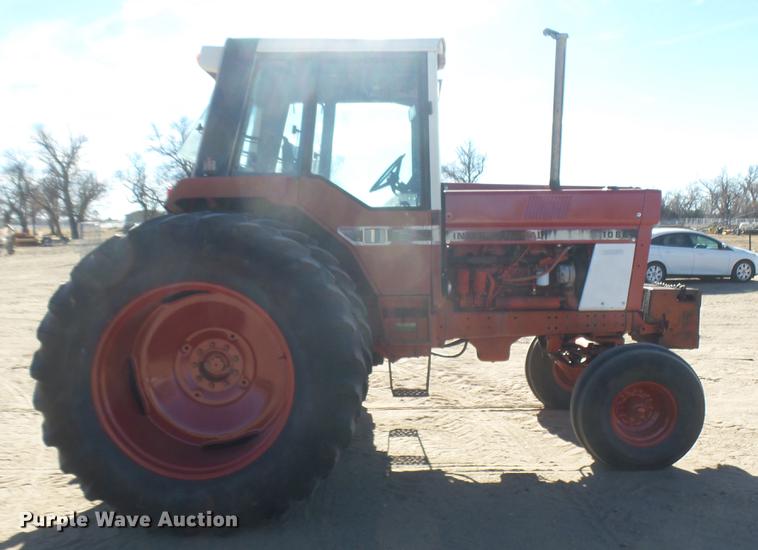 image for item DX9793 International 1086 tractor