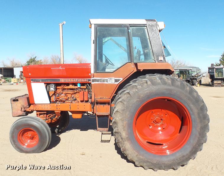image for item DX9793 International 1086 tractor