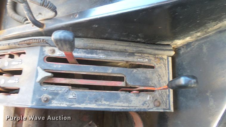 image for item DX9793 International 1086 tractor