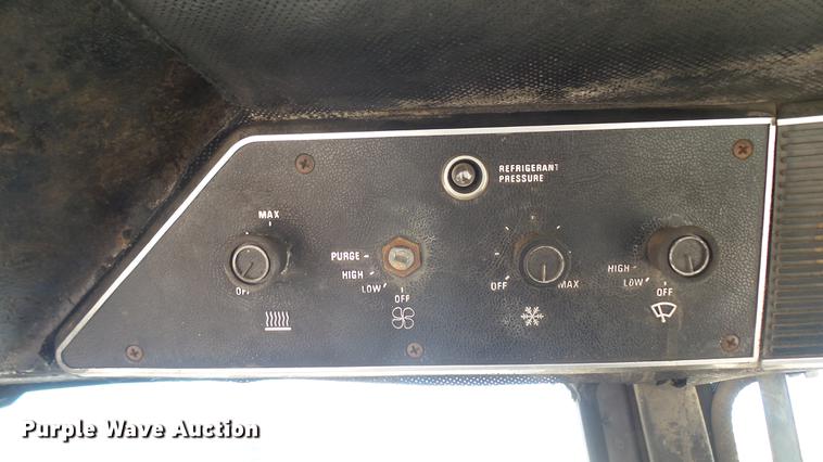 image for item DX9793 International 1086 tractor