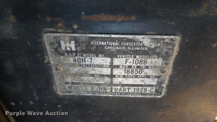 image for item DX9793 International 1086 tractor