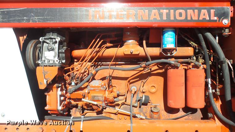 image for item DX9793 International 1086 tractor