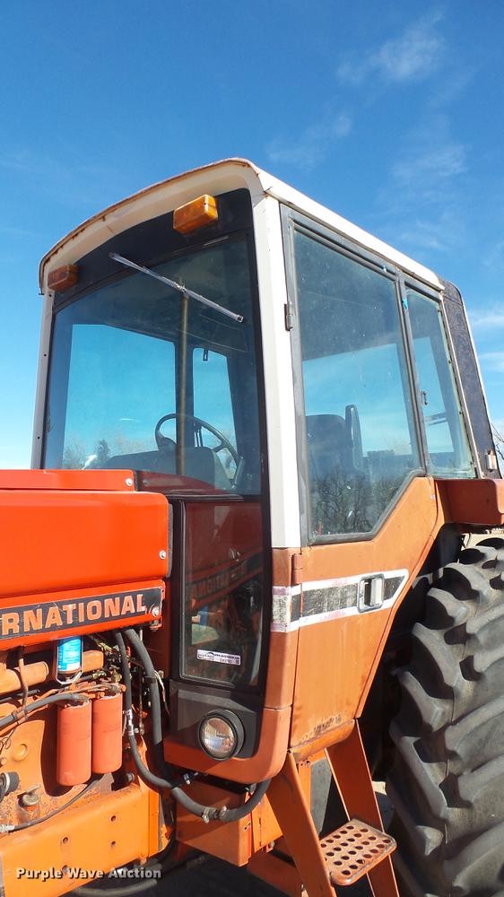 image for item DX9793 International 1086 tractor