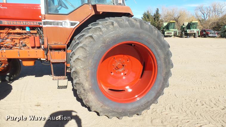 image for item DX9793 International 1086 tractor