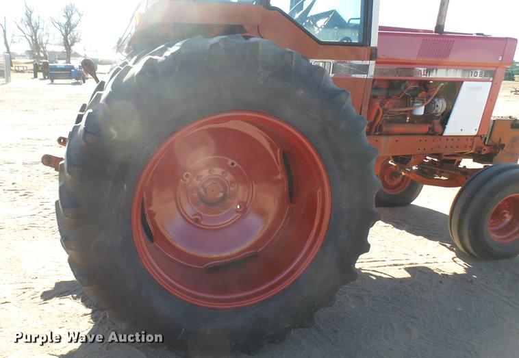 image for item DX9793 International 1086 tractor