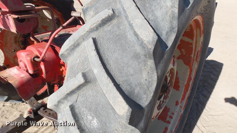 image for item DX9828 Cockshutt 40 tractor