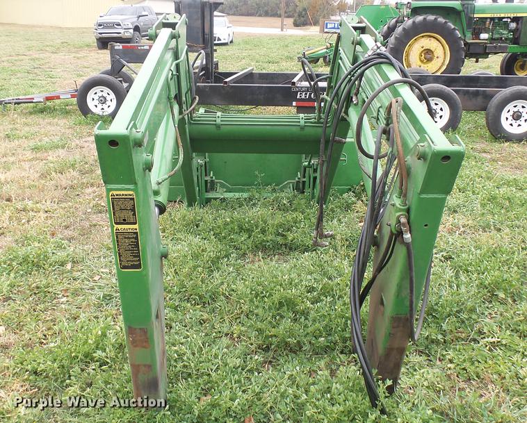 image for item ED9073 John Deere 260 loader