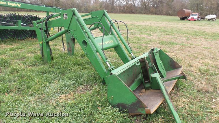 image for item ED9073 John Deere 260 loader