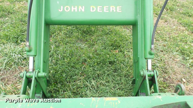 image for item ED9073 John Deere 260 loader