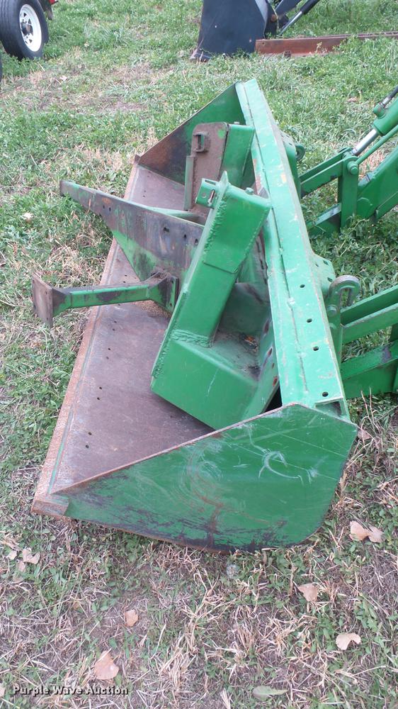 image for item ED9073 John Deere 260 loader