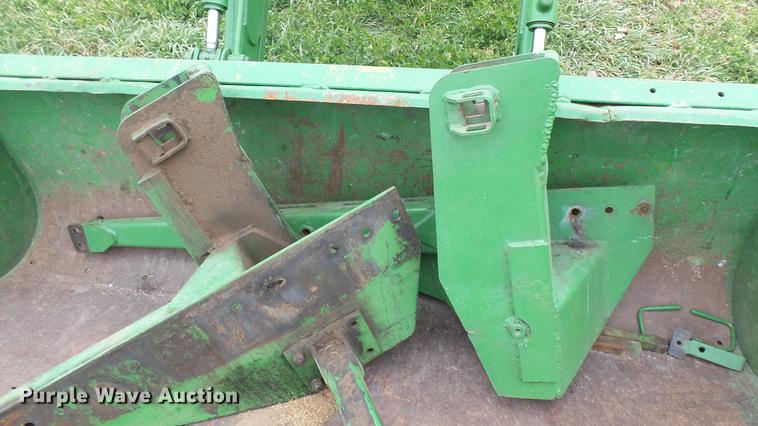 image for item ED9073 John Deere 260 loader