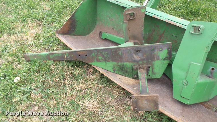 image for item ED9073 John Deere 260 loader