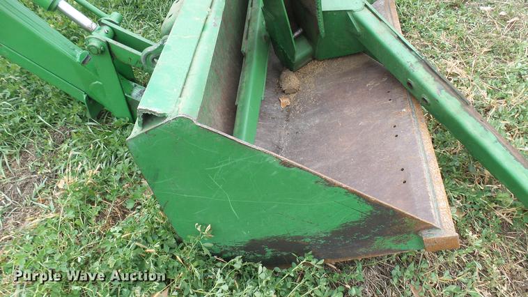 image for item ED9073 John Deere 260 loader