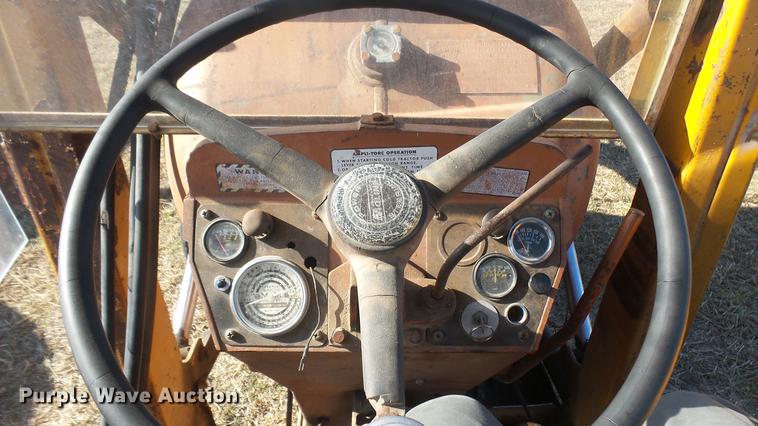 image for item ED9176 1961 Minneapolis Moline M5 tractor
