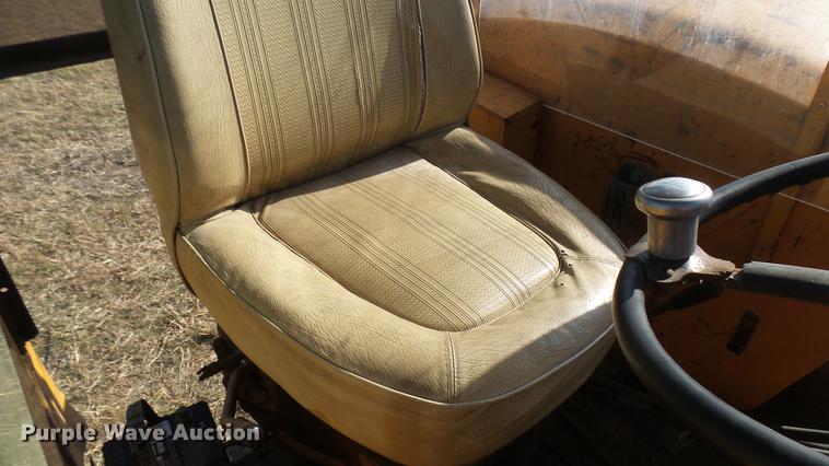 image for item ED9176 1961 Minneapolis Moline M5 tractor