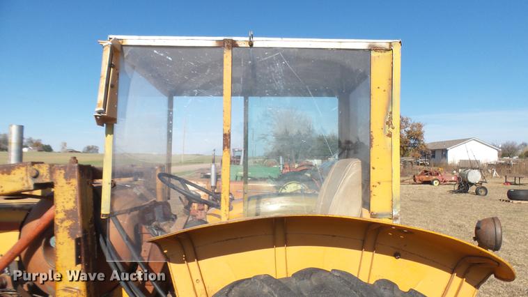 image for item ED9176 1961 Minneapolis Moline M5 tractor