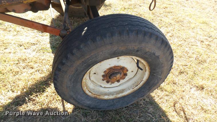 image for item ED9176 1961 Minneapolis Moline M5 tractor