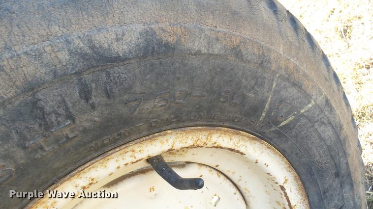 image for item ED9176 1961 Minneapolis Moline M5 tractor