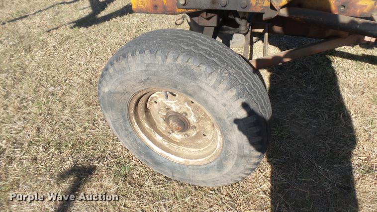 image for item ED9176 1961 Minneapolis Moline M5 tractor