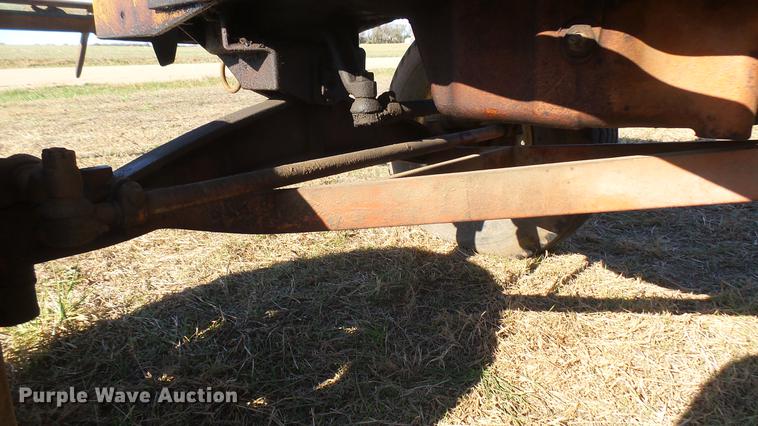 image for item ED9176 1961 Minneapolis Moline M5 tractor