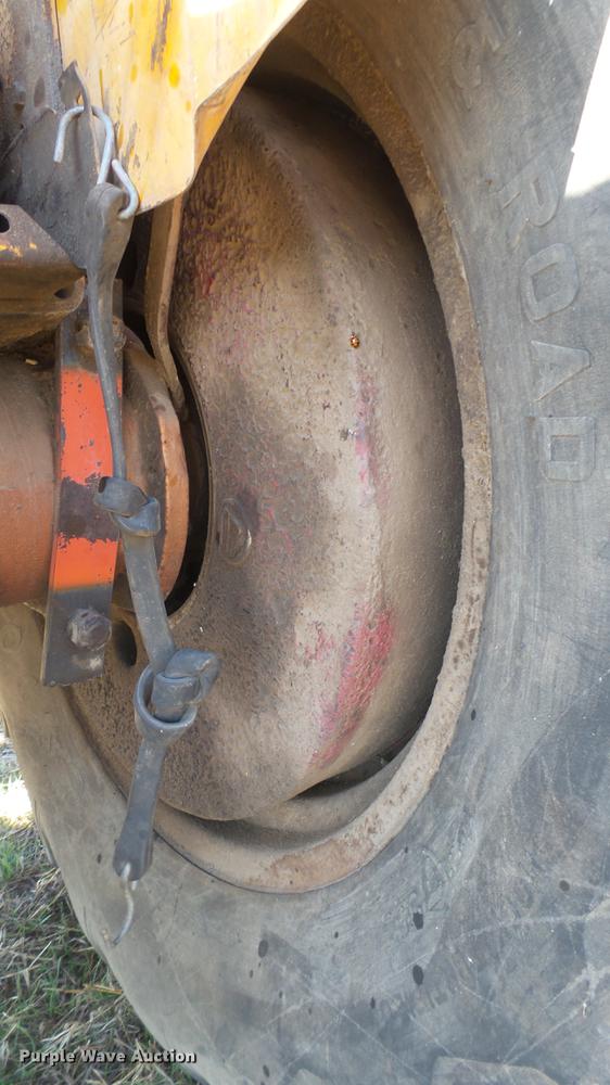 image for item ED9176 1961 Minneapolis Moline M5 tractor