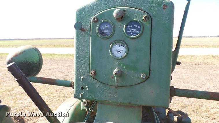 image for item ED9178 John Deere 60 tractor