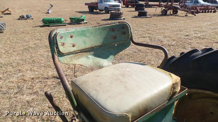 image for item ED9178 John Deere 60 tractor