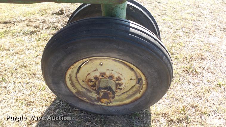 image for item ED9178 John Deere 60 tractor