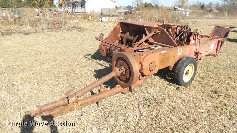 image for item ED9182 International 46 square baler
