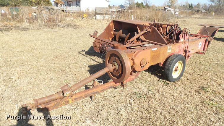 image for item ED9182 International 46 square baler