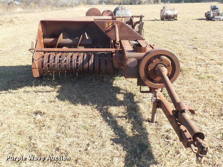 image for item ED9182 International 46 square baler