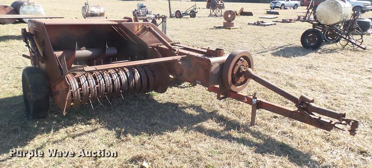image for item ED9182 International 46 square baler