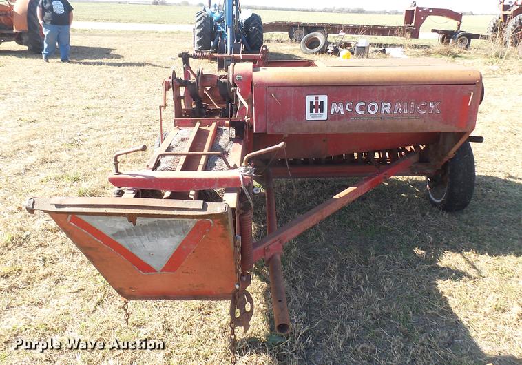 image for item ED9182 International 46 square baler