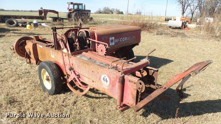 image for item ED9182 International 46 square baler