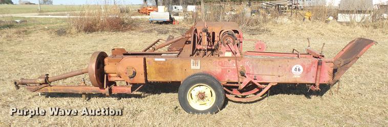 image for item ED9182 International 46 square baler