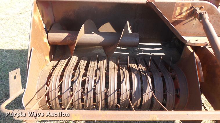 image for item ED9182 International 46 square baler