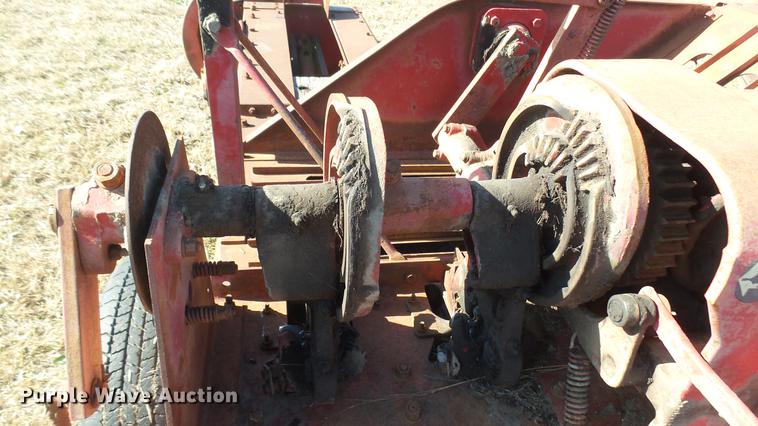 image for item ED9182 International 46 square baler