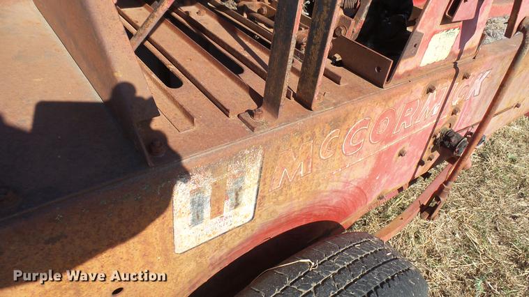 image for item ED9182 International 46 square baler