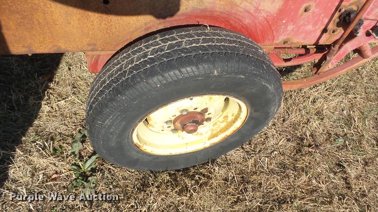 image for item ED9182 International 46 square baler