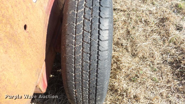 image for item ED9182 International 46 square baler