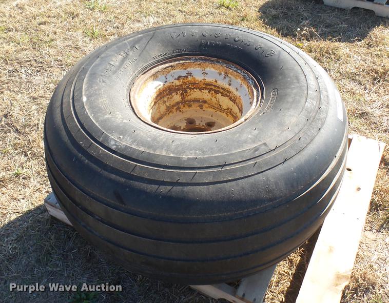 image for item ED9184 Firestone 21.5-16.1 tires