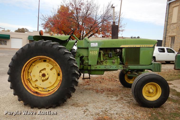 image for item J5649 1972 John Deere 4020 tractor