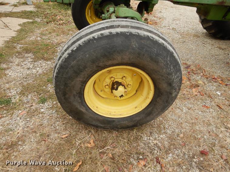 image for item J5649 1972 John Deere 4020 tractor