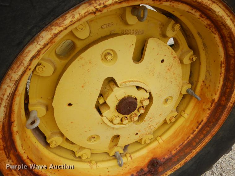 image for item J5649 1972 John Deere 4020 tractor