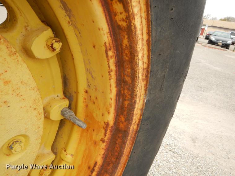 image for item J5649 1972 John Deere 4020 tractor