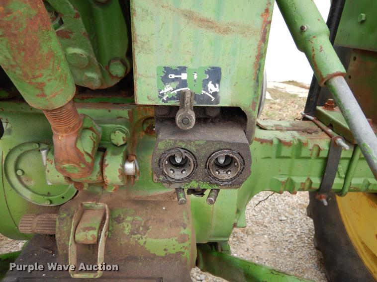 image for item J5649 1972 John Deere 4020 tractor